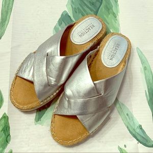 Kenneth Cole Clementine Flat Esparilles Slide Sand